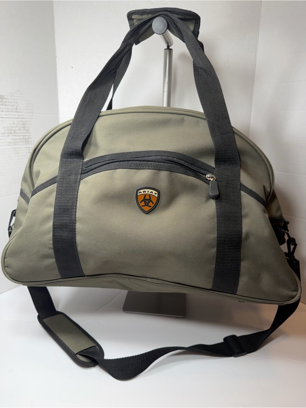 Ariat Olive Green Duffel Bag for Men comes with strap